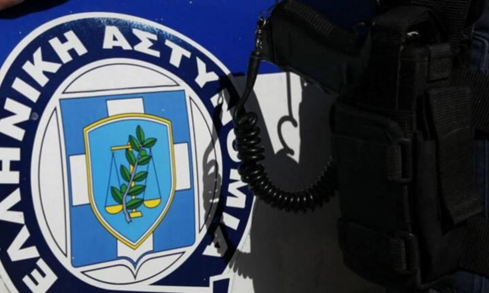 Άγρια δολοφονία στην Γλυφάδα – Σκότωσε το σύντροφο της μητέρας του και παραδόθηκε στους αστυνομικούς